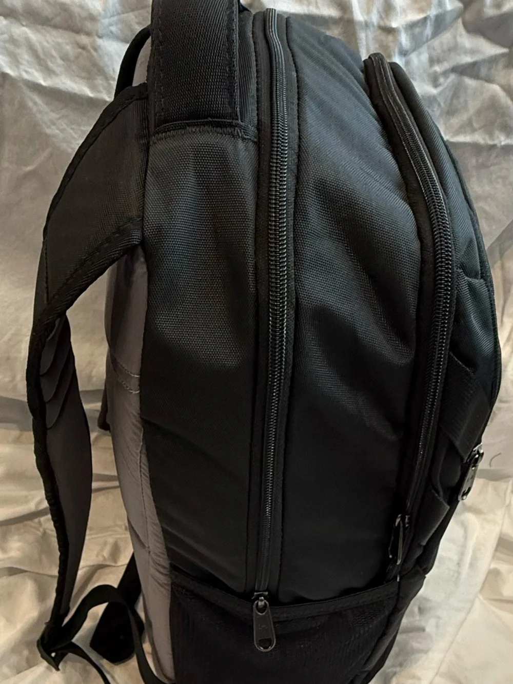 Under Armour Hustle 3.0 Backpack - Connecticut Whalers Hockey Edition (Mint)